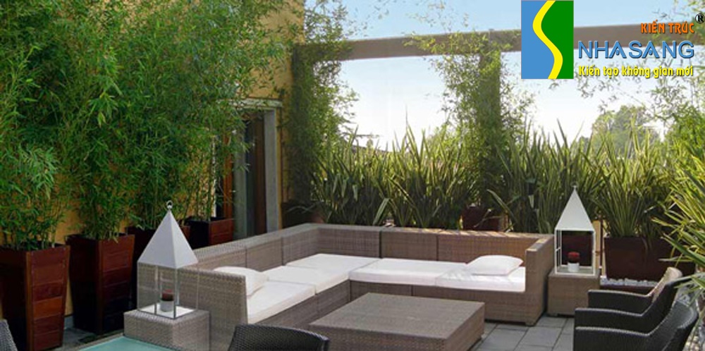 góc nhìn từ lối ra sân thượng